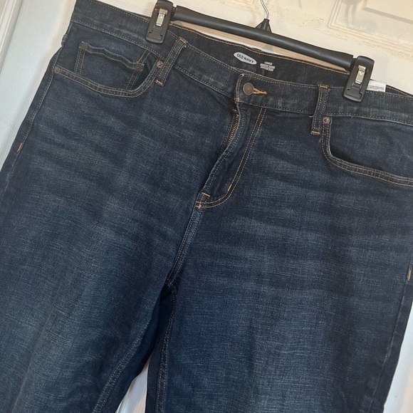 Old Navy Loose Built-In Flex Jeans - Picture 8 of 12